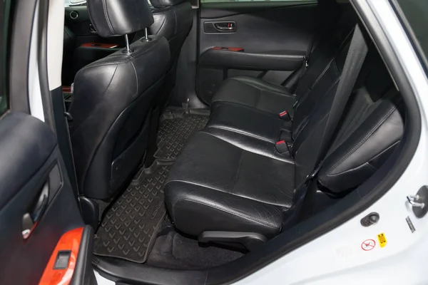 Pohled do černého interiéru Lexus Rx450h Hybridní se zadním sedadlem — Stock fotografie