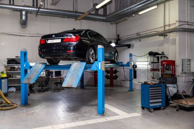 Kullanılmış araba Bmw ayakta duran tekerlek hizalama yakınsaması 
