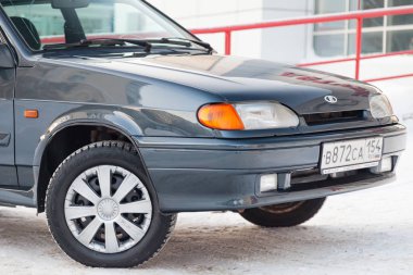 Yeşil lada 2114 yıl ön manzara koyu gri iç görünüş üstünlüğü