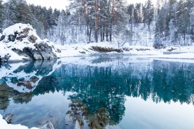 Altai dağlarında bir dönüm noktası, donmayan mavi göller...