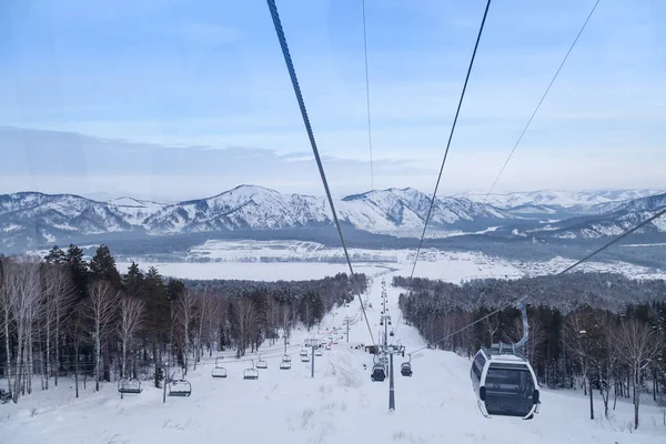 Landscape in Altay mountains with a gondola cableway booths susp — Stock Photo, Image