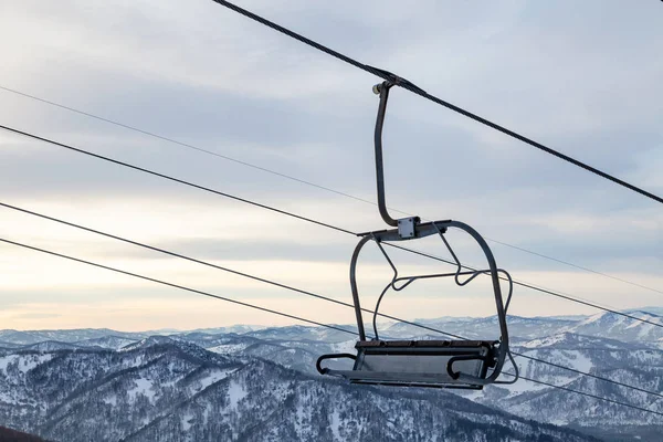 A ski lift chair cableway with a booth suspended on a cable in w — Stock Photo, Image