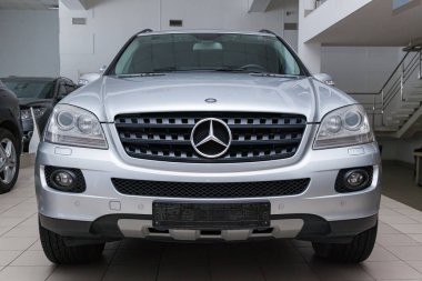 Gümüş rengi Mercedes Benz Ml350 M sınıfı 2007 model dar görüşlü