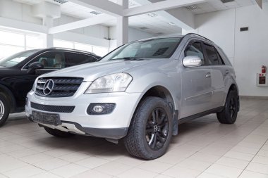 Gümüş rengi Mercedes Benz Ml350 M sınıfı 2007 model dar görüşlü