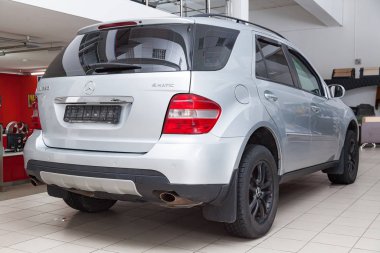 Gümüş rengi Mercedes Benz Ml350 M sınıfı 2007 model dar görüşlü
