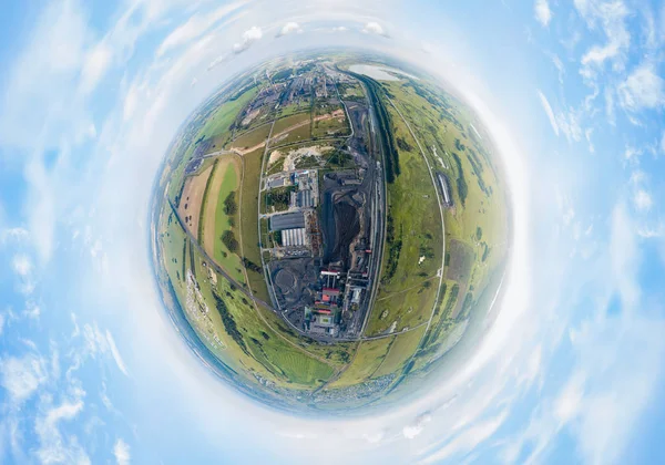 Letecký panoramatický 360 stupňový pohled jako malá zemská planeta — Stock fotografie