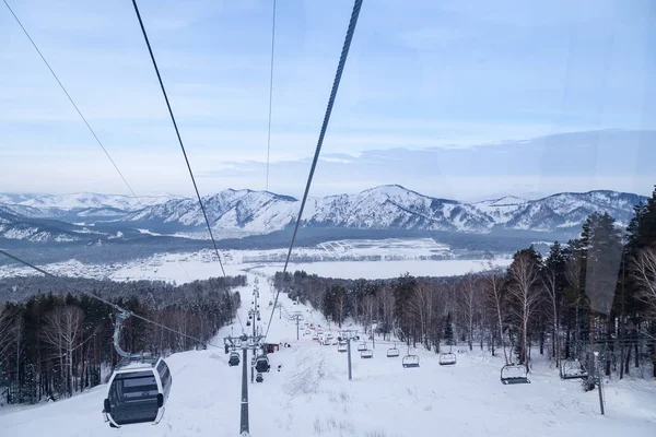 Landscape in Altay mountains with a gondola cableway booths susp — Stock Photo, Image