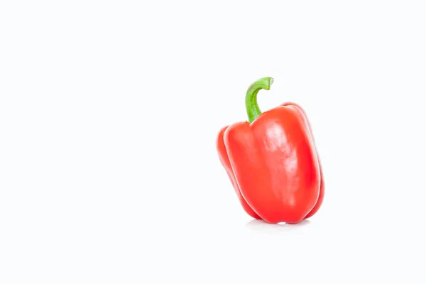 Красный болгарский перец, зелень натуральная вкусная и аппетитная — стоковое фото