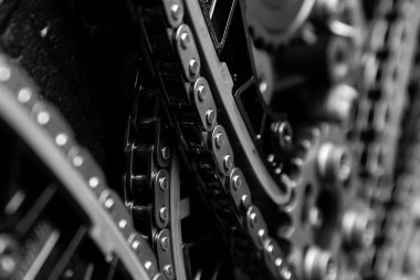 Vites, zincir sürücü mili taşıyıcıda, şerit üretim hattında..