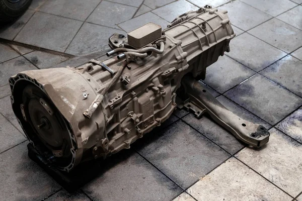 The used gearbox removed from the car on the floor among other p — 스톡 사진