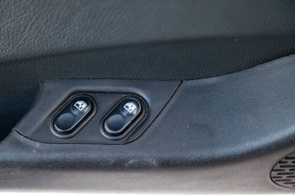 Dois botões de controle antigos para a abertura automática de janelas do carro e — Fotografia de Stock
