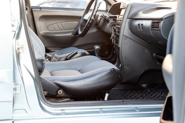 Comfortable front seats inside the car: the driver and passenger — Stock Photo, Image