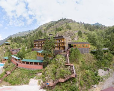 Altai Chemal köyünün manzarası çok etkileyici. Resimli ve görkemli.