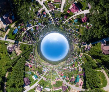 Soyut bir dünya dönüşünün 360 derecelik panoramik hava aracı görüntüsü