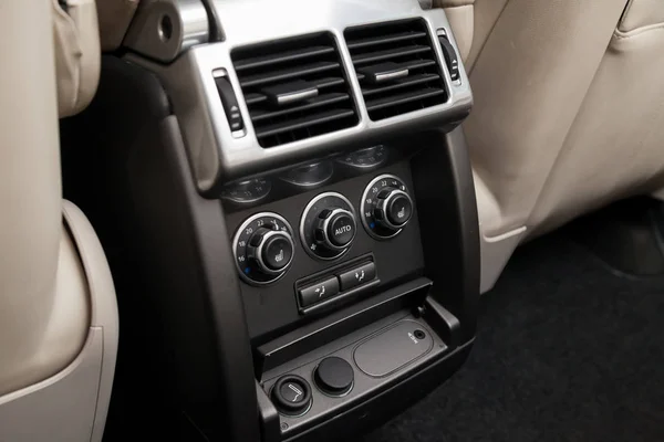 Wnętrze samochodu Land Rover Range Rover Supercharger 2010 — Zdjęcie stockowe