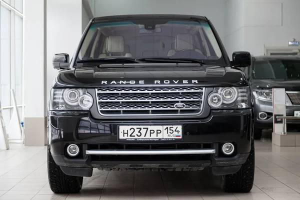 Negro usado Land Rover Range Rover Supercharger 2010 con frente v —  Fotos de Stock