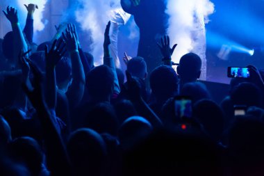 Akıllı telefon kayıtları ile canlı müzik festivali, fotoğraf çekmek.