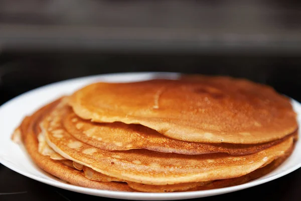 Une Pile Délicieuses Crêpes Fines Chaudes Fraîches Cuites Dans Une — Photo