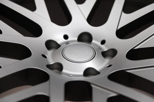 Красиві Легкосплавні Автомобільні Колеса Кованому Алюмінії Язальними Спицями Титановим Сріблом — стокове фото