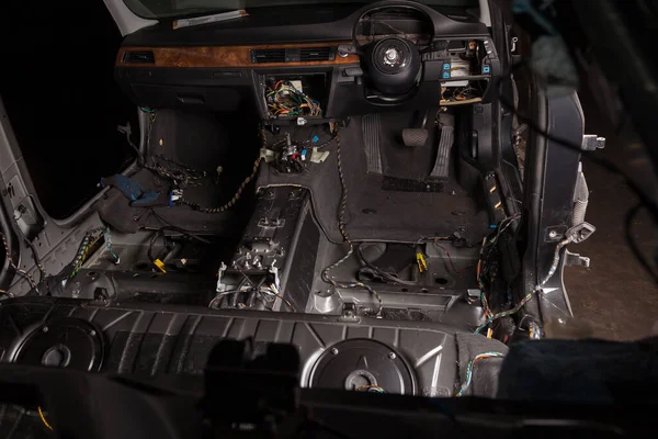 Interior Del Coche Parte Posterior Sedán Con Tablero Desmontado Vista — Foto de Stock