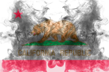 ABD devlet California ulusal bayrağı mavi kırmızı ve sarı farklı renklerde bağımsızlık gününde gri bir duman karşı. Politik ve dini anlaşmazlıklar, gümrük ve teslimat.