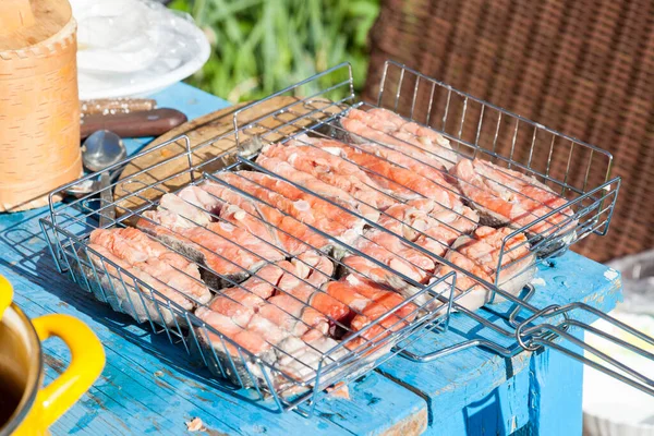 Steaks Red Fish Ingemaakte Coho Zalm Een Barbecue Grill Een — Stockfoto