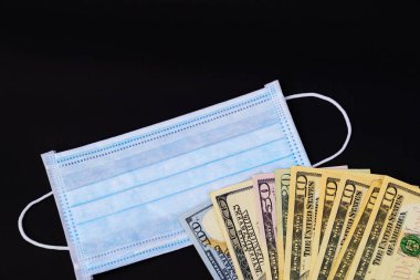 Amerika Birleşik Devletleri 'ndeki para Usd ve maske koruması doktor için kulak iltihabı ameliyatına girecek. İnsanlar sağlıklarına dikkat edecek ve Coronavirus hastalığı Covid-19 ve Smog Smog Smog Pm2.5' i siyah arka planda koruyacaklar..
