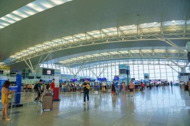 HANOI / VIETNAM - 17 Temmuz: Noi Bai Uluslararası Havalimanı (HAN) View Havalimanı 'nın içinde, yolcu terminalinde 07: 17 2019 tarihinde yolcu terminalinde.