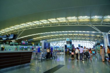 HANOI / VIETNAM - 17 Temmuz: Noi Bai Uluslararası Havalimanı (HAN) View Havalimanı 'nın içinde, yolcu terminalinde 07: 17 2019 tarihinde yolcu terminalinde.