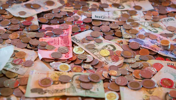Крупный План Тайских Банкнот Стек Монет Деньги Таиланде Thb Платить — стоковое фото