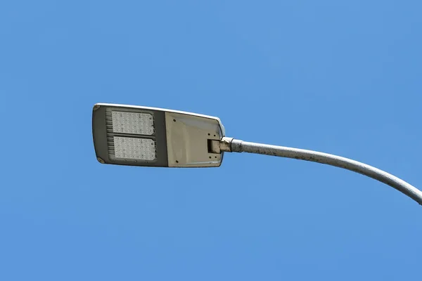 Led Streetlight Καθαρό Μπλε Φόντο Του Ουρανού Σύγχρονες Τεχνολογίες Εξοικονόμησης — Φωτογραφία Αρχείου