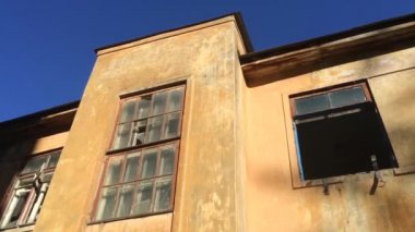 terk edilmiş eski bina