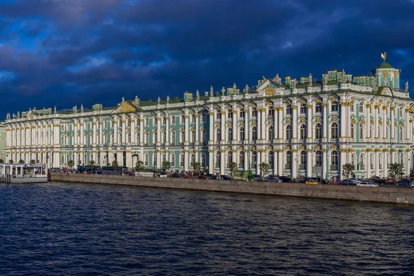 Hermitage museum in Sint-petersburg — Stockfoto