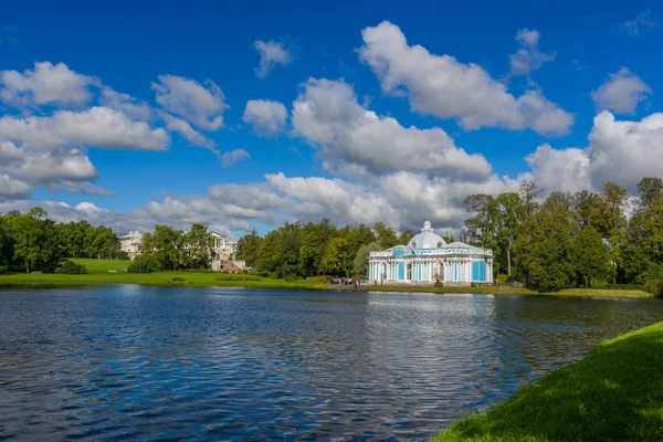 Catherine Palace Gardens in Pushkin — Stock Photo, Image