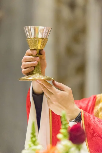 Rito de Comunhão na Missa Católica — Fotografia de Stock