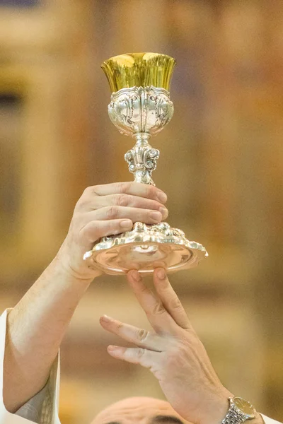 Kommunionritual in der katholischen Messe — Stockfoto