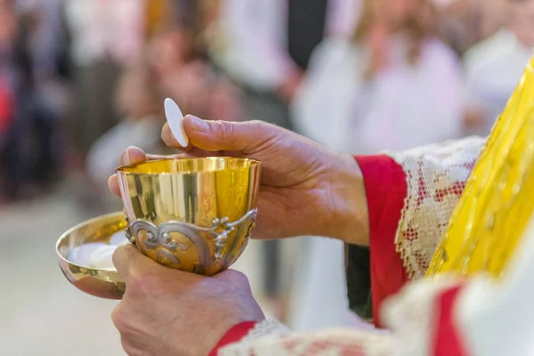 Rito de comunión en la misa católica — Foto de Stock