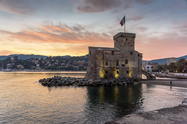 Slott av Rapallo på solnedgången — Stockfoto