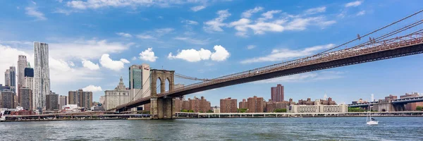 New York skyline with Brooklyn Bridge — Stock Photo, Image