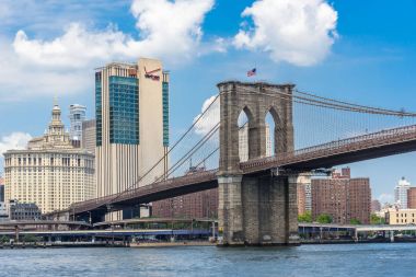 Brooklyn Köprüsü ile New York Skyline