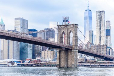 Brooklyn Köprüsü ile New York Skyline