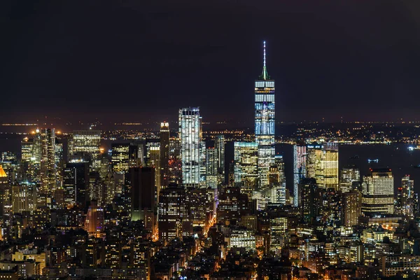 Paesaggio urbano notturno di Manhattan — Foto Stock