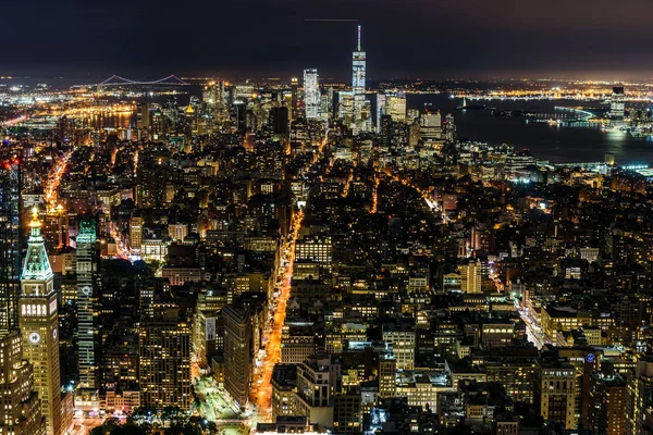 Paesaggio urbano notturno di Manhattan — Foto Stock