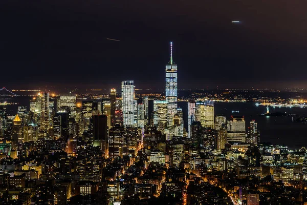 Paysage urbain nocturne de Manhattan — Photo