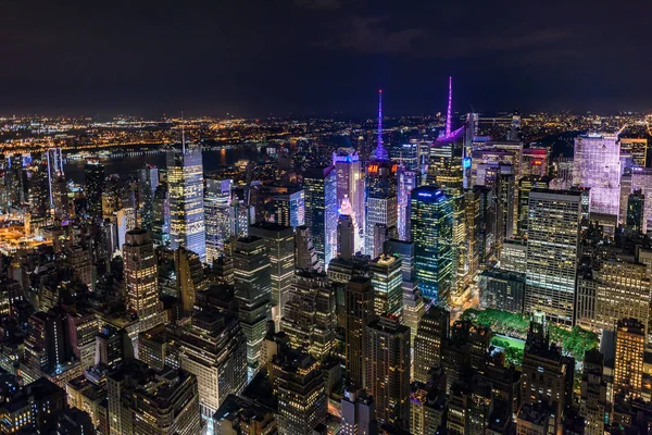 Paysage urbain nocturne de Manhattan — Photo