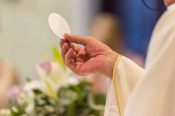 Viering van de rite van de Heilige brood Rechtenvrije Stockfoto's