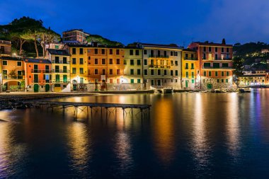 San Michele di Pagana 'nın gece manzarası