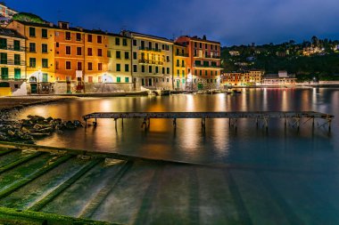 San Michele di Pagana 'nın gece manzarası