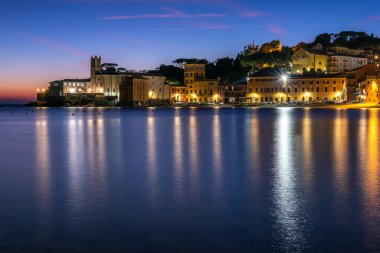 Baia del Silenzio 'nun gece manzarası