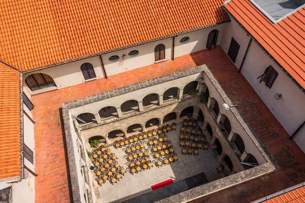 Claustro antigo em Alghero — Fotografia de Stock